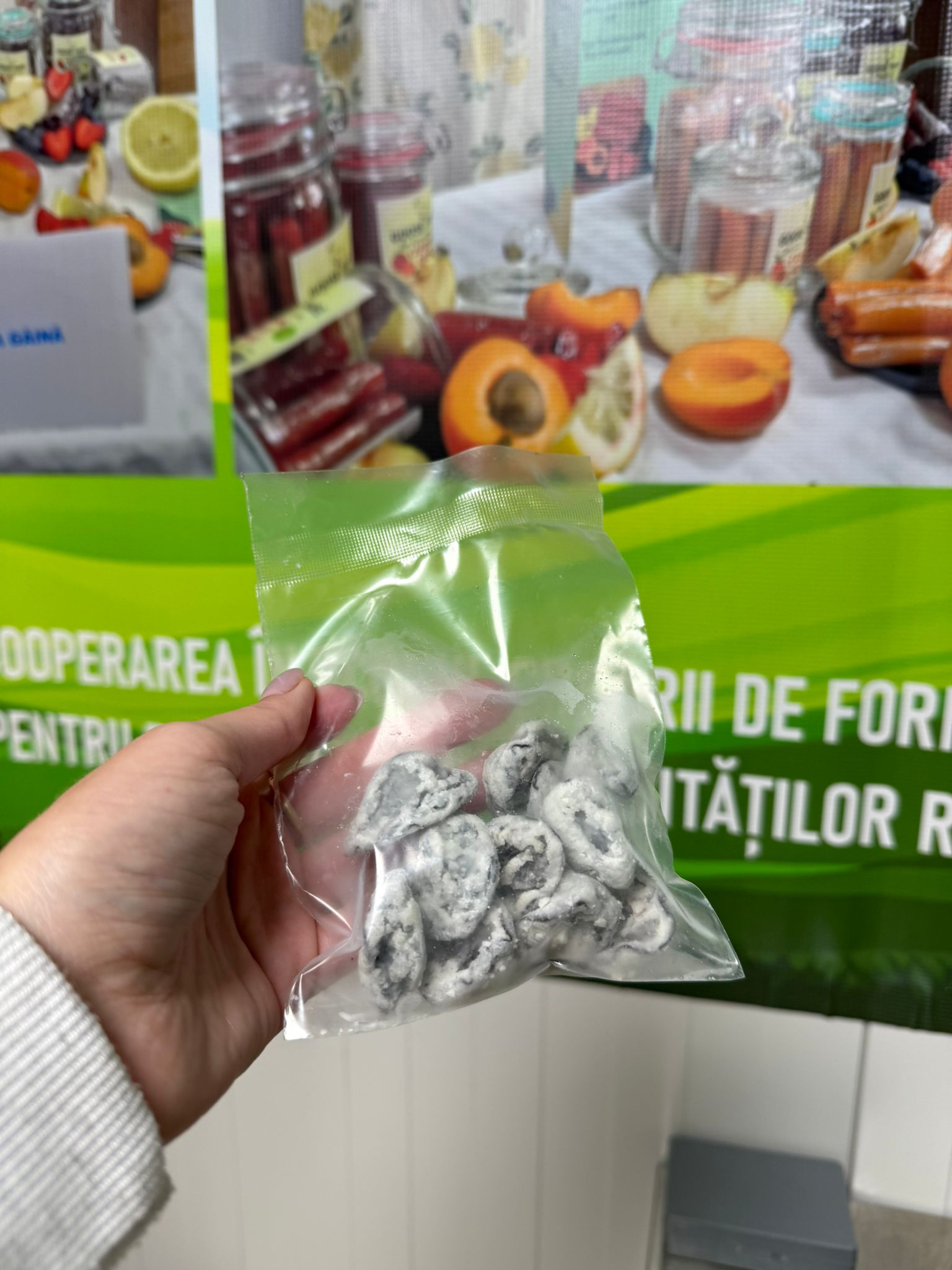 Prune în ciocolată albă